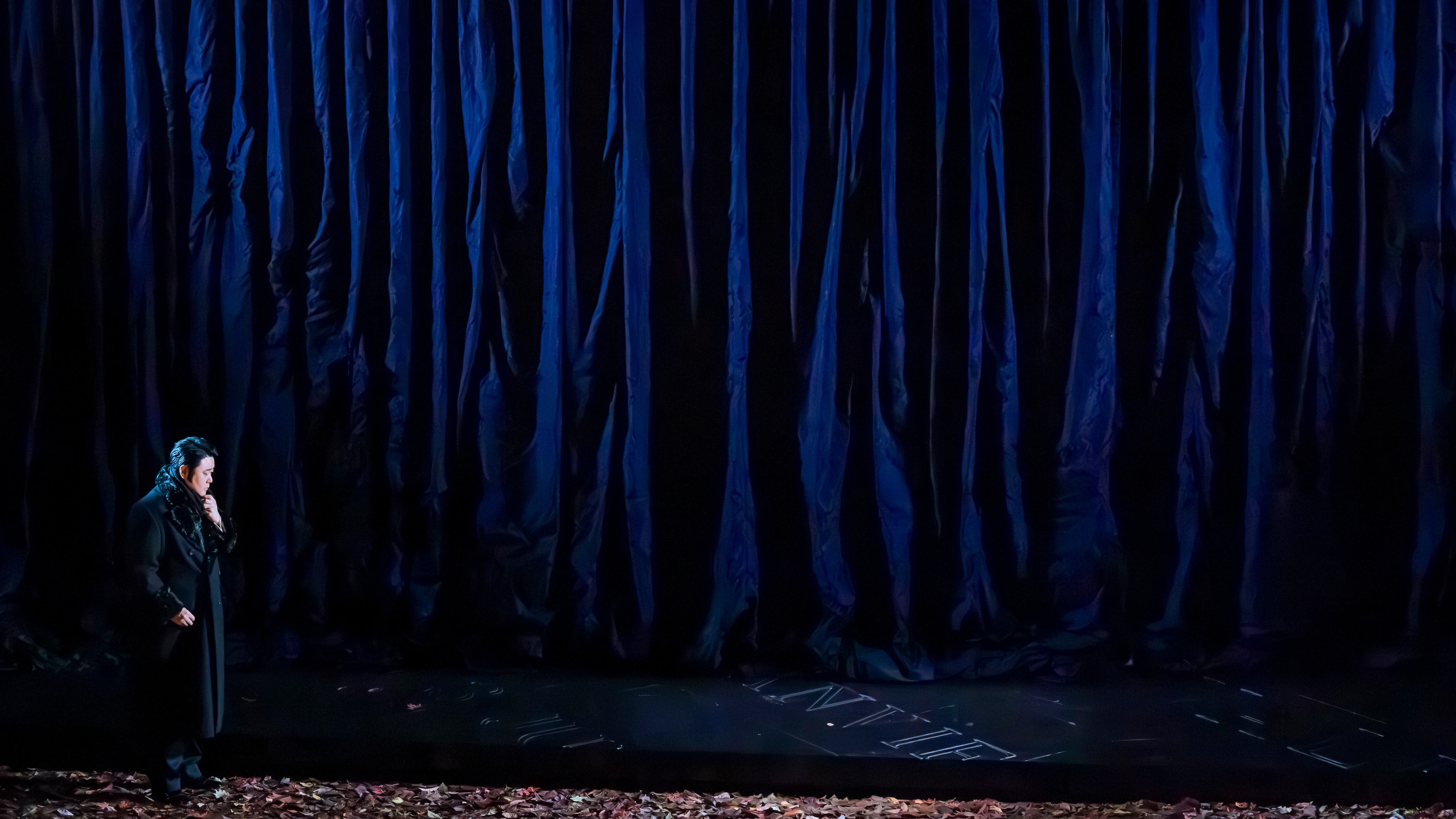 Ji Min Park as Alfredo Germont in La traviata. Scottish Opera 2024. Credit James Glossop. (1)