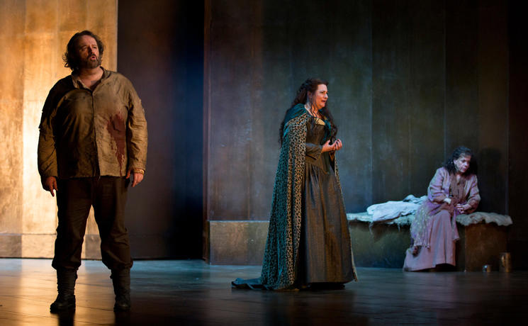 Il_trovatore_Carousel_Image2.jpg