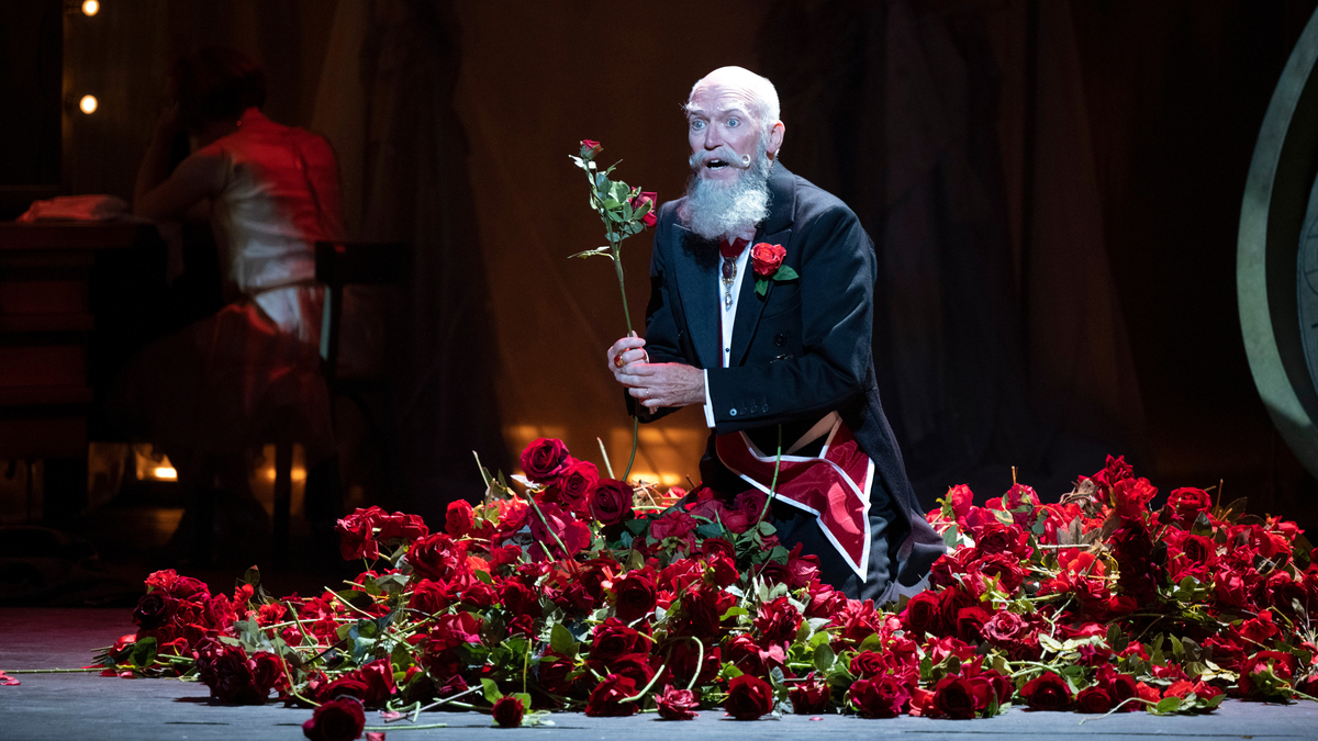 Alan Oke (Count Hauk Šendorf) on stage for The Makropulos Affair. Welsh National Opera 2024. Credit Richard Hubert Smith..