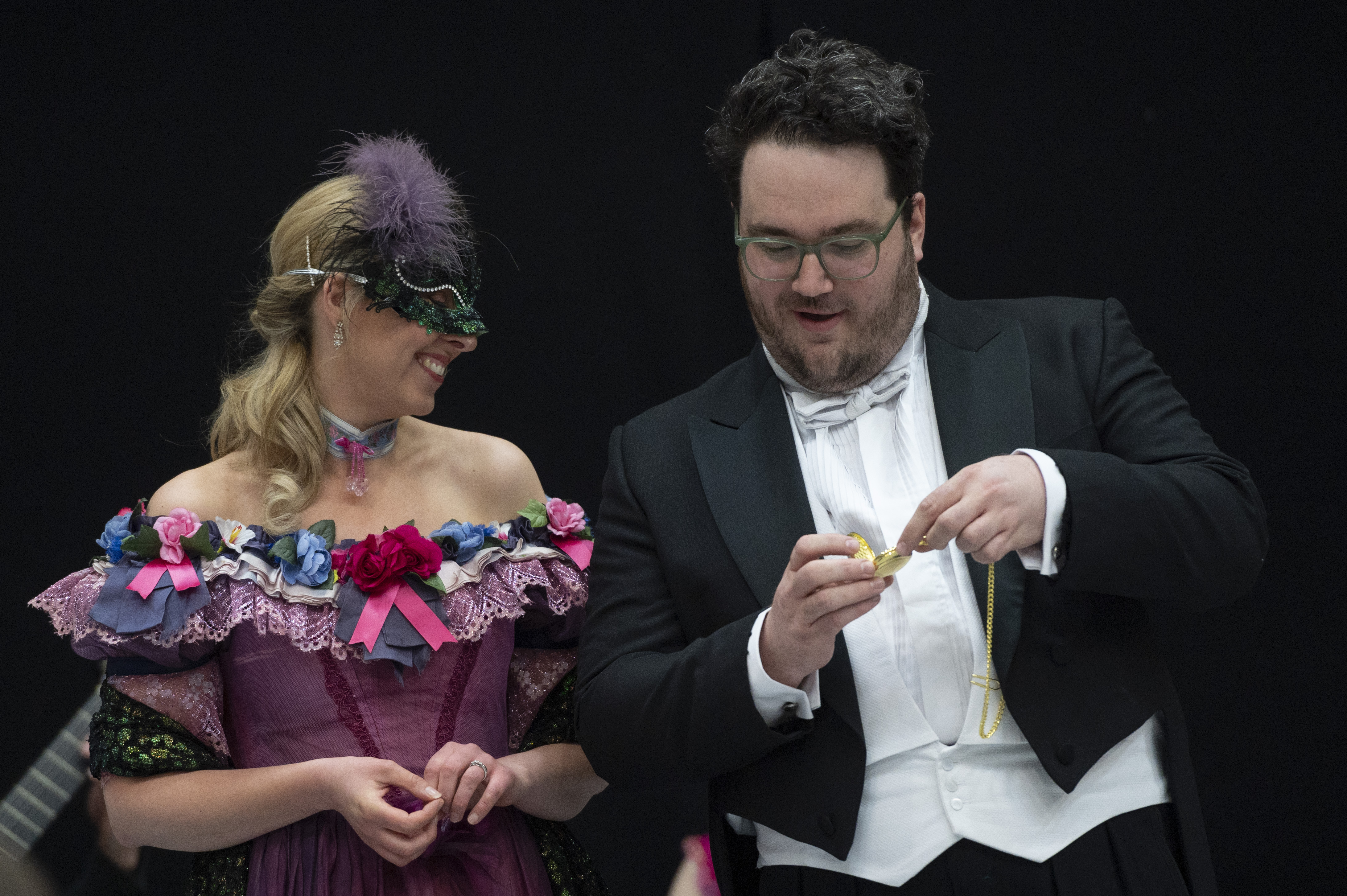 Jessica Leary and Andrew McTaggart in Scottish Opera's Pop-up Opera performance of Die Fledermaus. Credit Kirsty A (2).JPG
