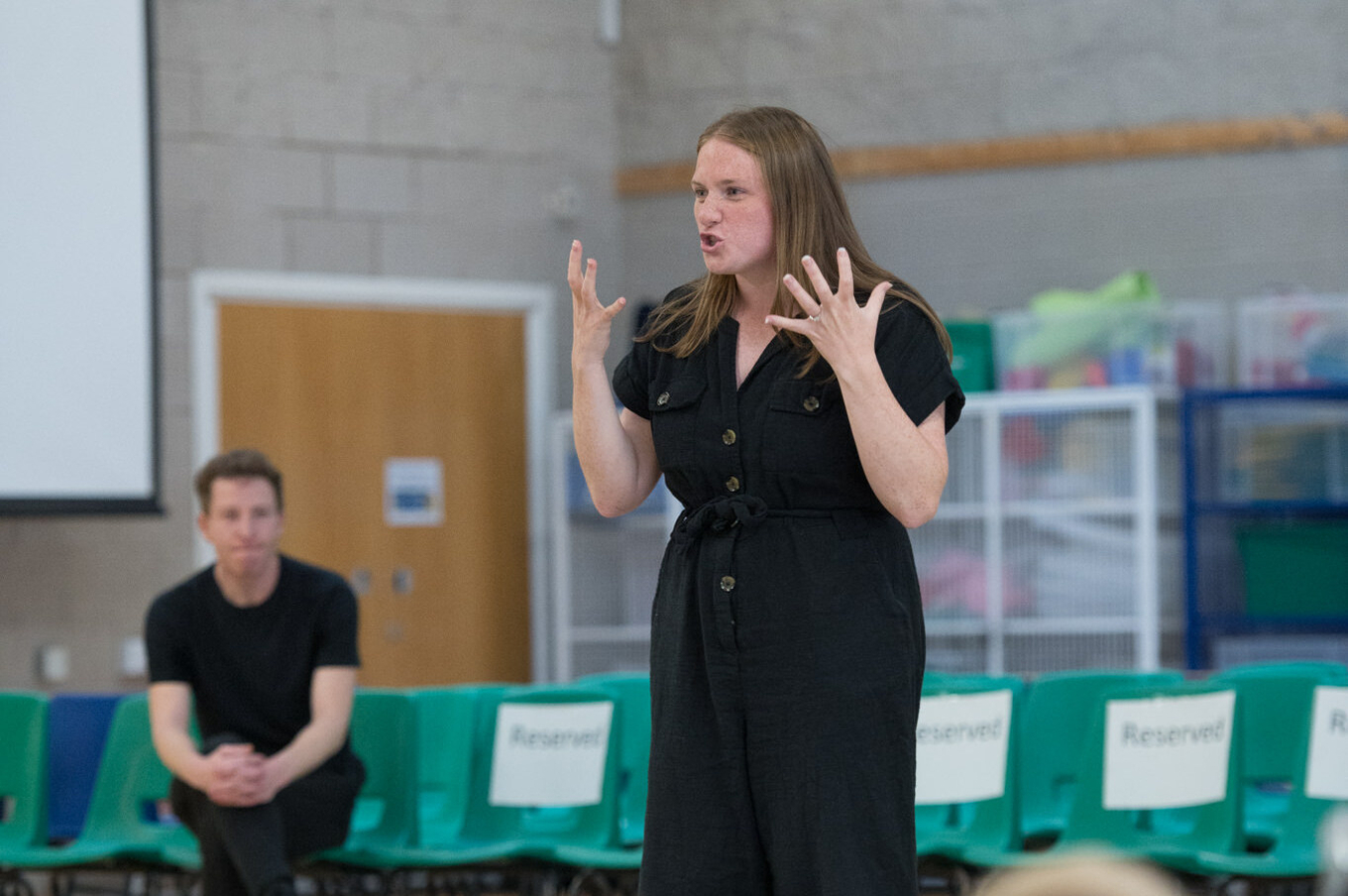 Laura Young, The Award Winning Climate Activist Talks To Pupils At Hillhead Primary. Credit Julie Broadfoot.. (1)