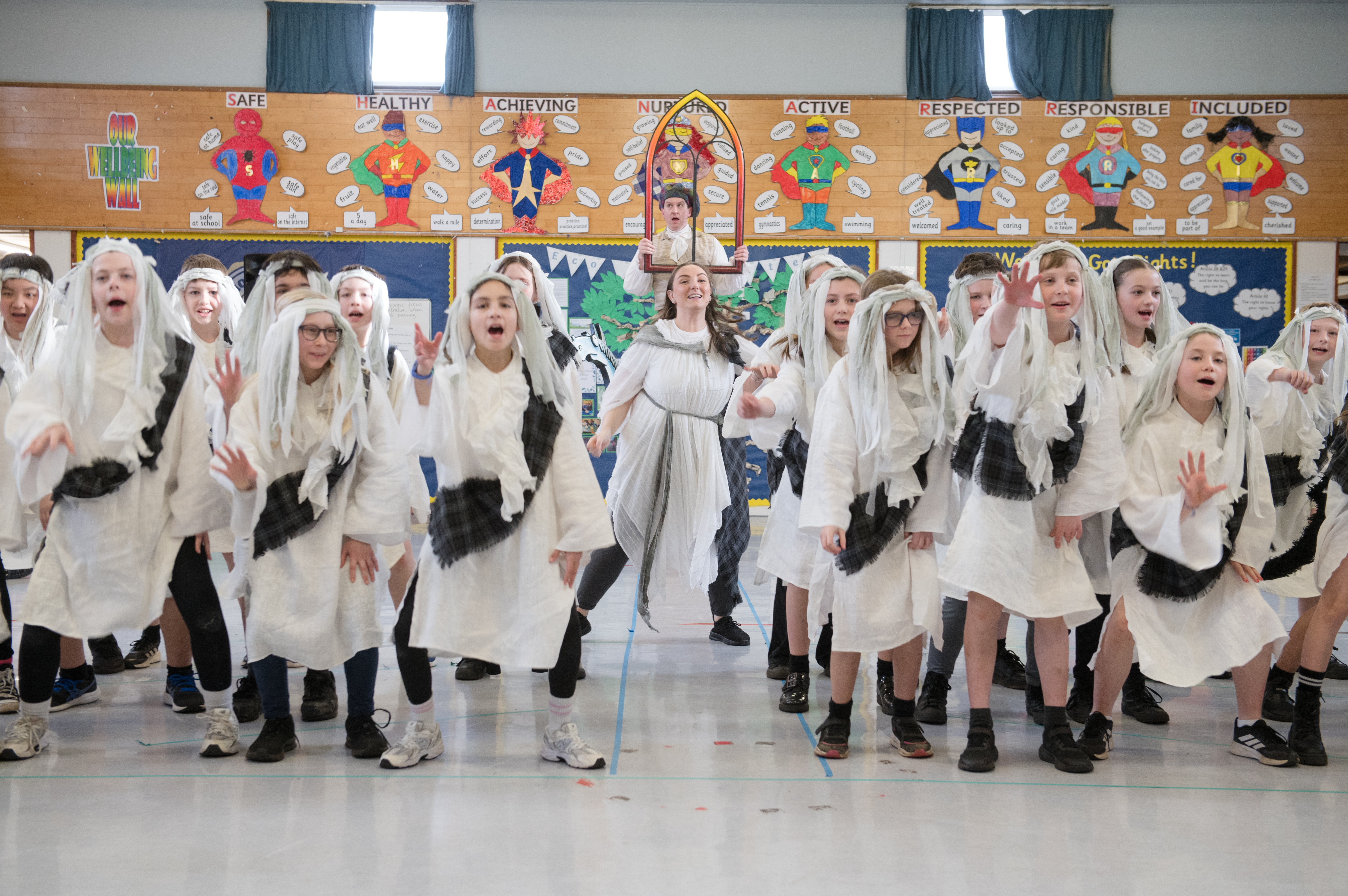 Pupils From Mosshead Primary School Perform The Tale o' Tam o' Shanter. Credit Julie Broadfoot.. (4)